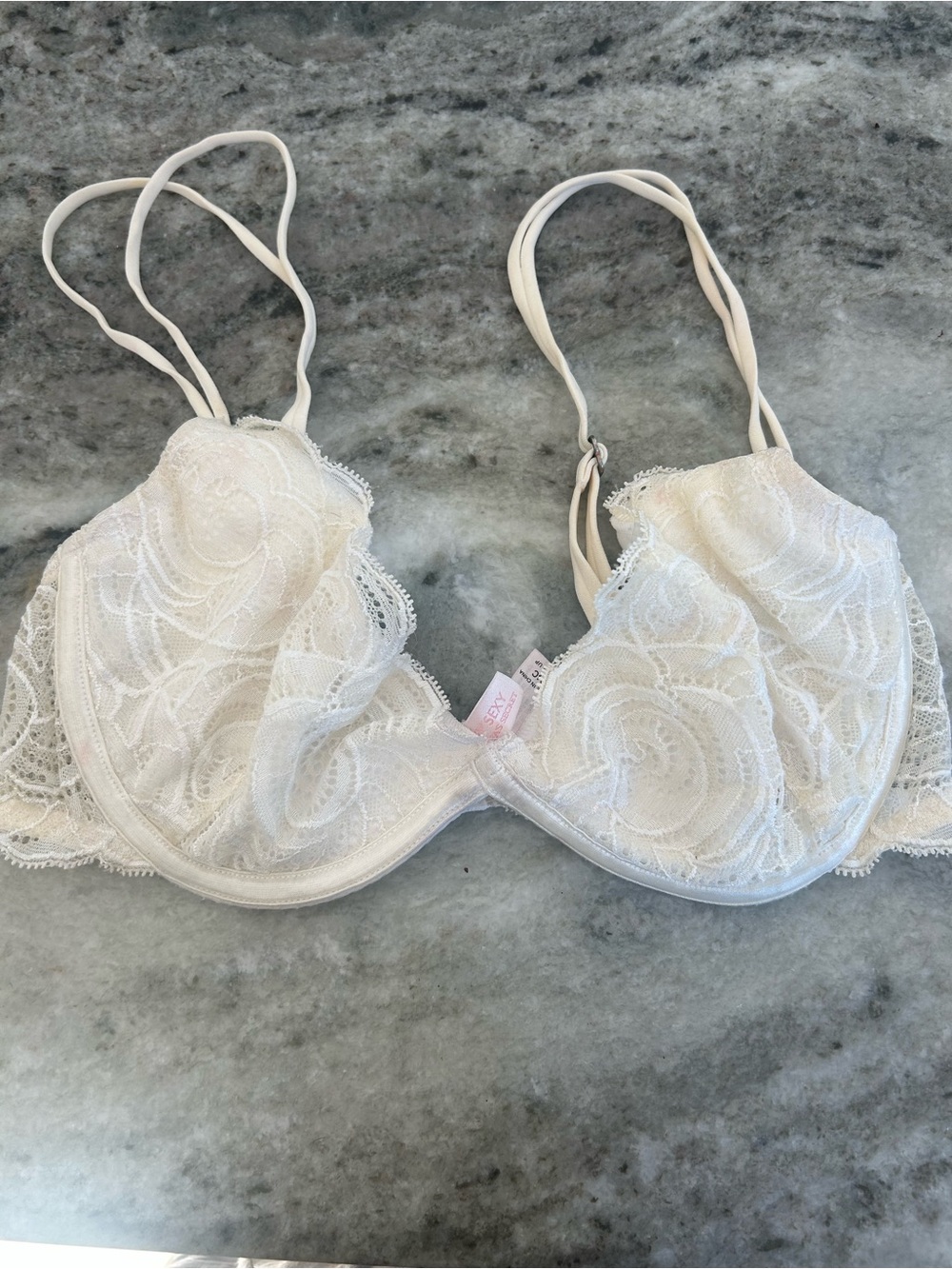 Victoria's Secret Lace Underwire Bra in Ivory 34c